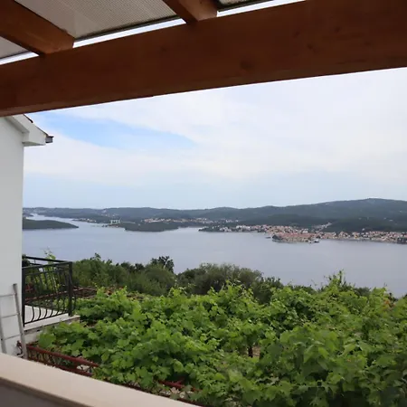 Bogoje Zapad Apartment *